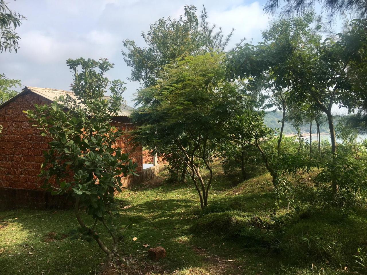 White Elephant Restaurant & Cottages Gokarna Gokarna  Exterior foto